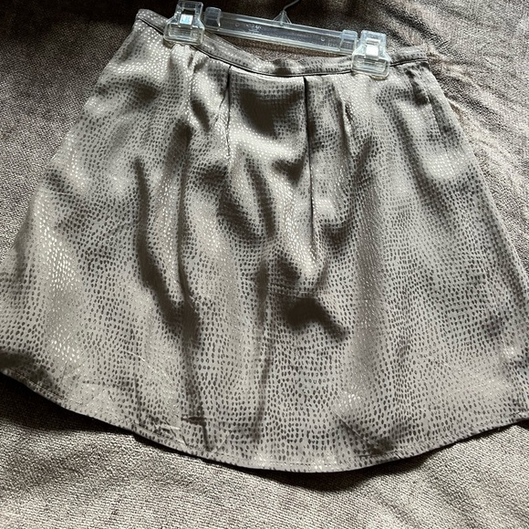 Broadway & Broome (Madewell) Grayish Pleated Mini Skirt -Size 2 - Picture 2 of 4